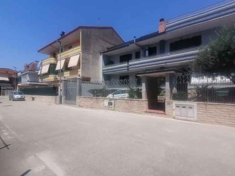 Villa bifamiliare via Giuseppe Garibaldi 50, Centro, Macerata Campania