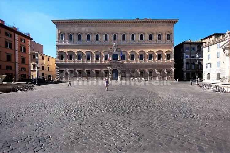 Appartamento via di Monserrato 44, Campo de' Fiori, Roma