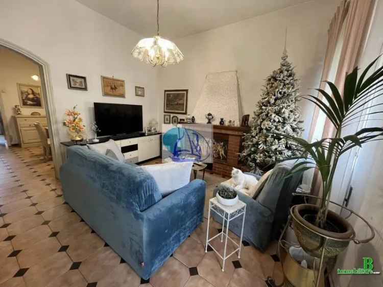 Villa a schiera in Via ugo bassi, Viareggio, 6 locali, 1 bagno, 120 m²