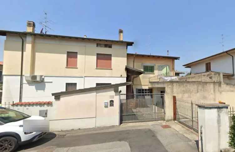 Appartamento in Via Maggio, Castegnato, 6 locali, 195 m² in vendita