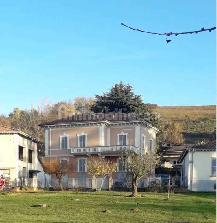 Villa unifamiliare via Recoaro, 33, Centro, Broni