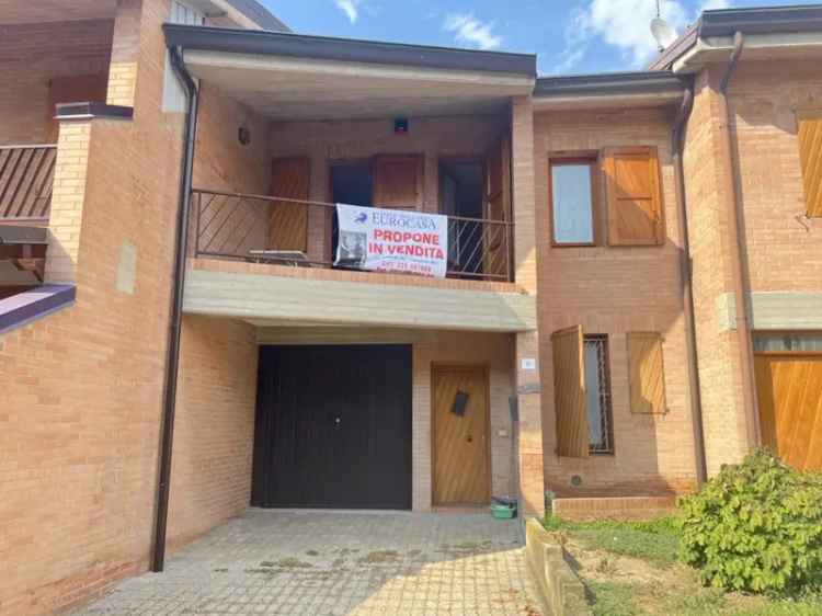 Villa a schiera in Via Aldo Moro 21, Crevalcore, 5 locali, 2 bagni