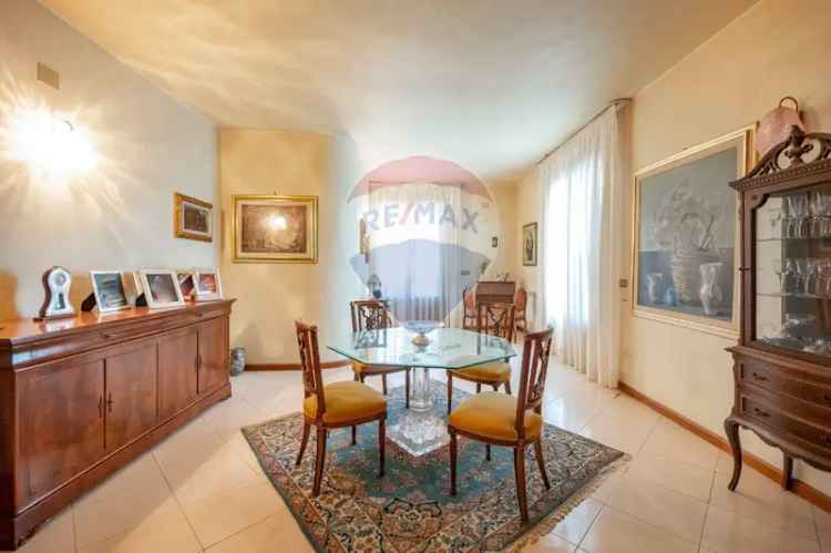 Villa in Via Moravia, Scordia, 13 locali, 3 bagni, giardino privato