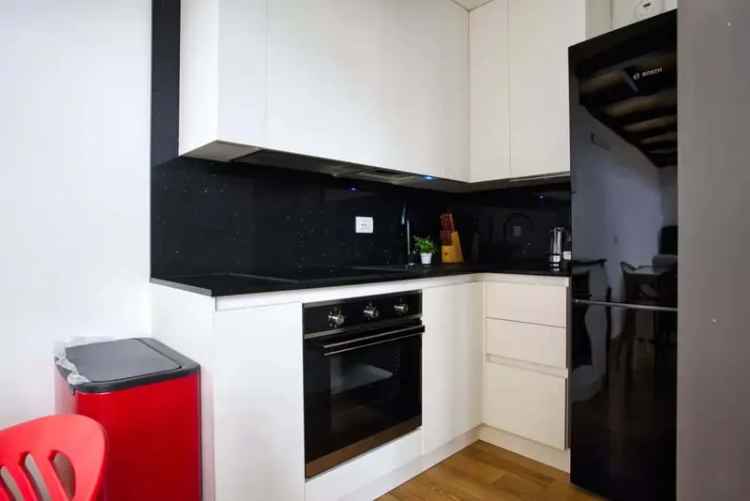 Charismatic 1-bed flat w/ parking