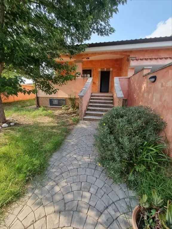 Villa in Via pallade, Anzio, 4 locali, 2 bagni, giardino privato