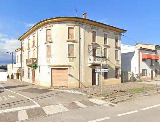 BILOCALE AL PRIMO PIANO CON BALCONE