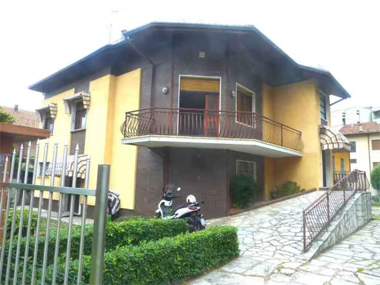 Villa in CORSO GUGLIELMO MARCONI, Gravellona Toce, 4 locali, 3 bagni