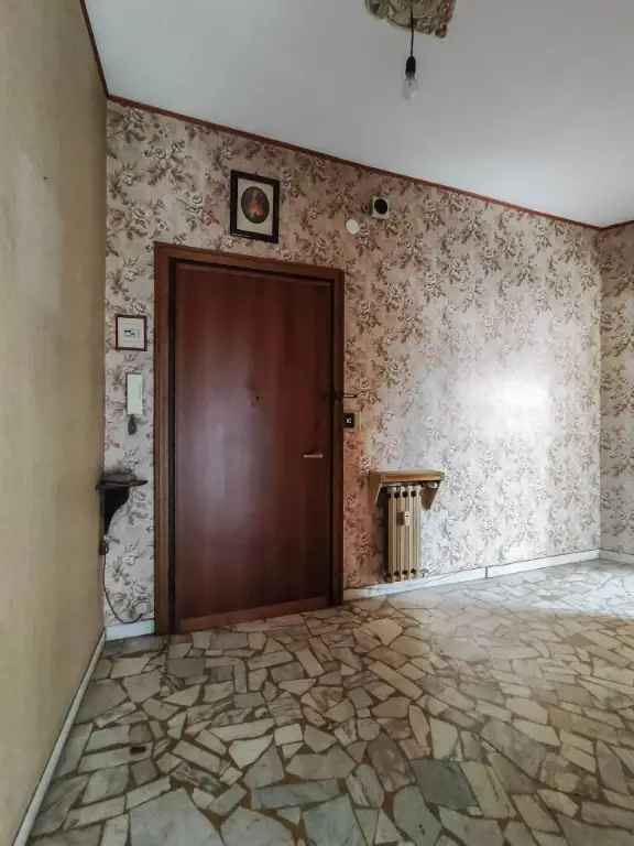 Appartamento in VIA COLLA, Cairo Montenotte, 5 locali, 1 bagno, 100 m²