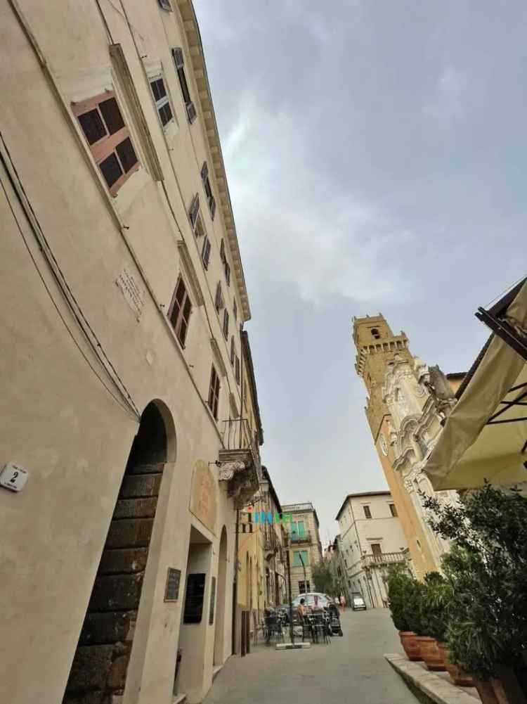 Quadrilocale piazza San Gregorio VII, Centro, Pitigliano