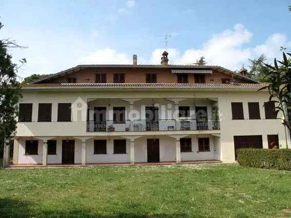 Villa unifamiliare 700 mq con giardino e terreno agricolo