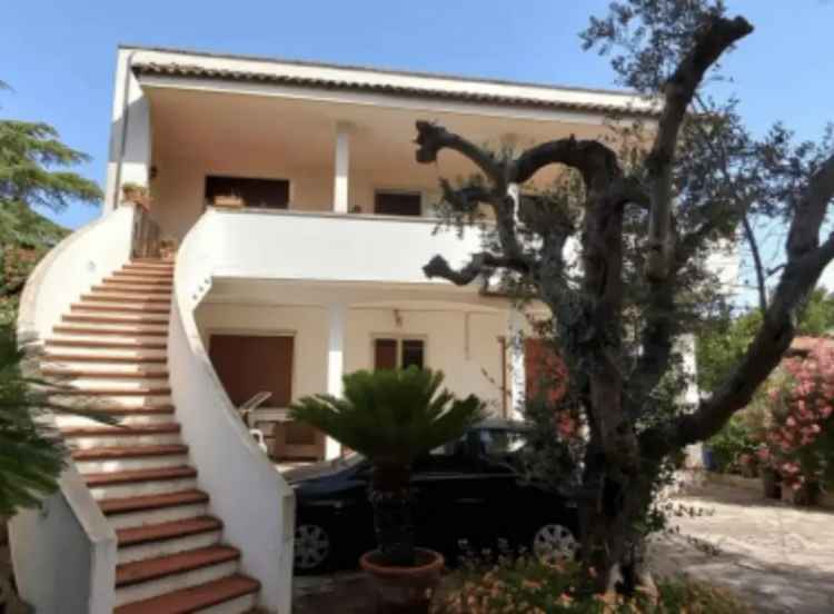 Villa in Via Araldo di Crollalanza 13, Nardò, 5 locali, 1 bagno