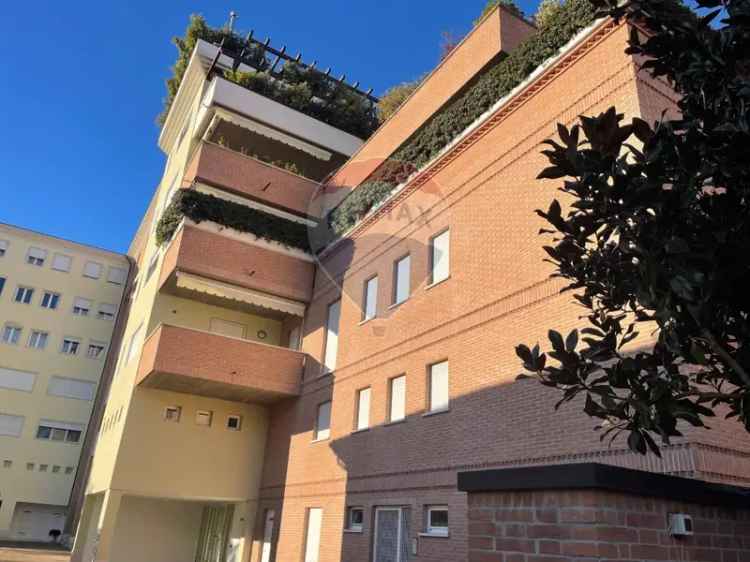 Appartamento in Via Bardella, Vicenza, 5 locali, 2 bagni, con box