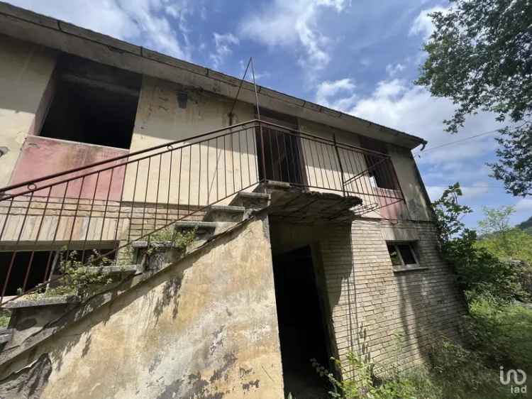 Vendita casa indipendente 10 locali di 200 m² in Montegiorgio (63833) - 99450 - iad