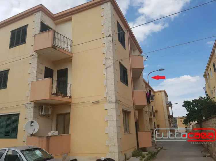 Appartamento in VIA CANTU', Scicli, 5 locali, 1 bagno in vendita