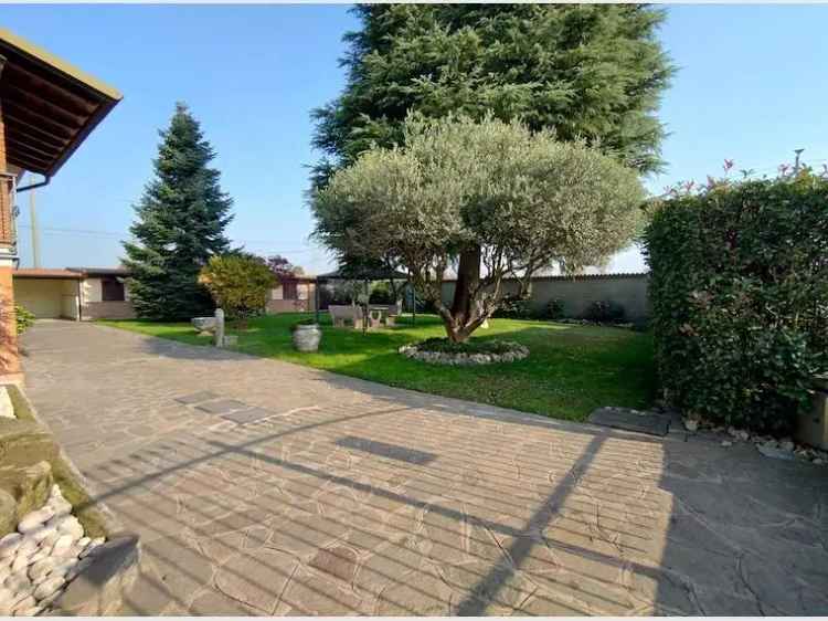 Villa in vendita  a Corbetta