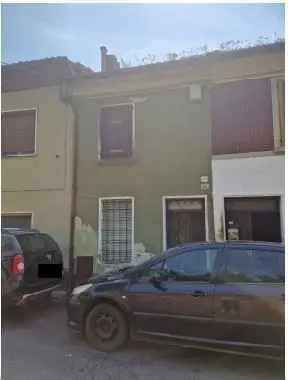 CASA SINGOLA SU DUE LIVELLI CON RUSTICO