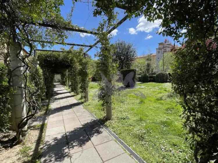 Appartamento in Via Malcontenti 1, Firenze, 7 locali, 3 bagni, 140 m²