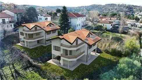 Villa unifamiliare Strada di Santa Barbara, Centro, Muggia