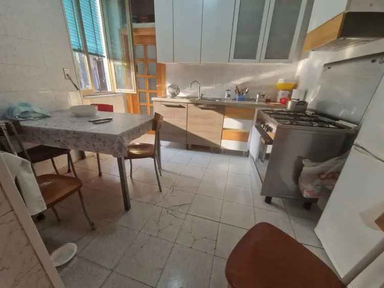 Appartamento in Via Sant' Antonio Abate, Napoli (NA)