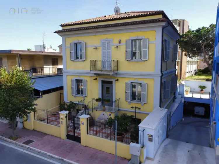 Villa singola in Via Ballestra, Grottammare, 8 locali, 6 bagni, 365 m²