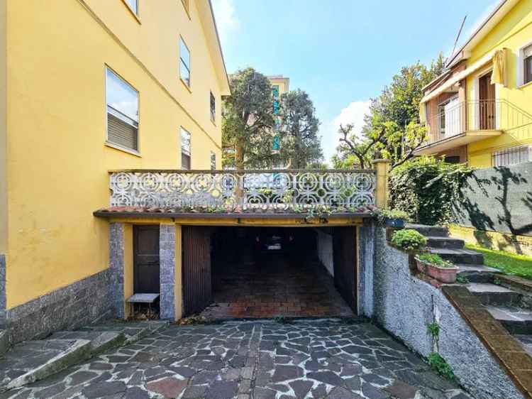 Villa bifamiliare piazza Martiri Partigiani 88, Centro, Sassuolo