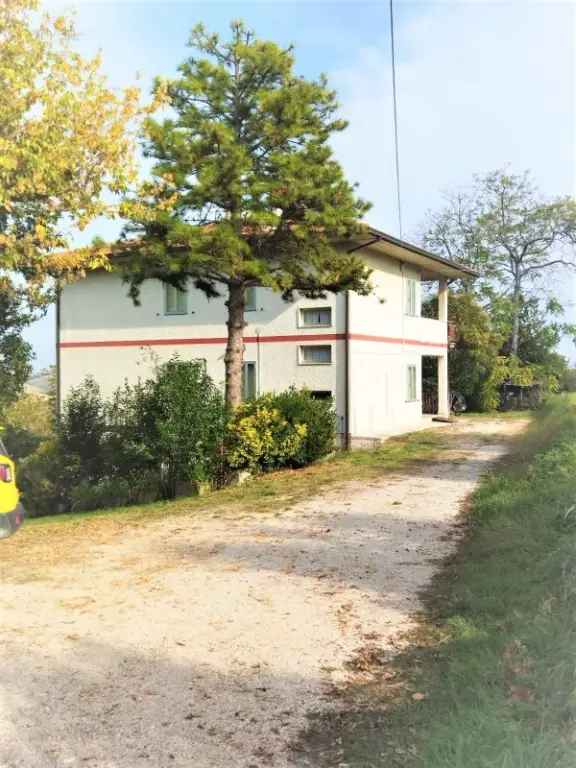 Villa singola in Via Roma, Castel di Lama, 12 locali, 2 bagni, con box