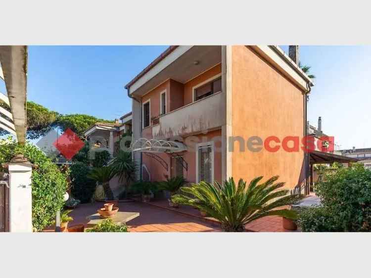 Villa a schiera in vendita  a Pomezia