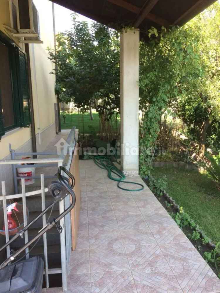 Villa unifamiliare, buono stato, 300 m², Ururi