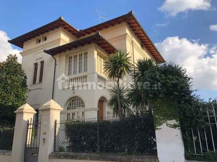 Villa unifamiliare via Trento 51, Stazione - Via Roma, Grosseto