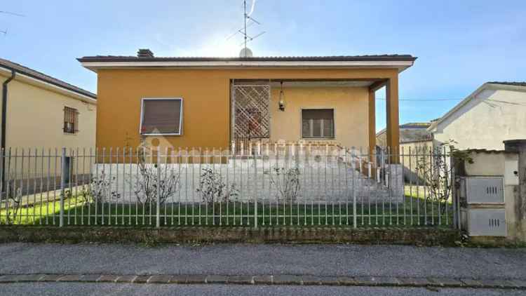 Villa unifamiliare via carso 8, Centro, Pizzighettone