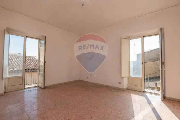 Appartamento in Via pentolai, Caltagirone, 5 locali, 1 bagno, 90 m²