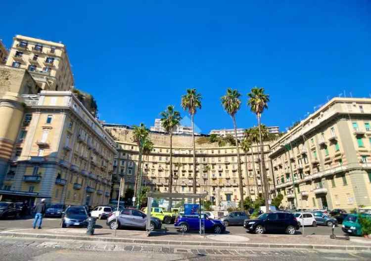 Trilocale piazza San Luigi 8, Posillipo, Napoli