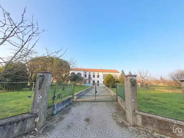 Vendita casa indipendente 12 locali di 462 m² in Felizzano (15023) - 131374 - iad