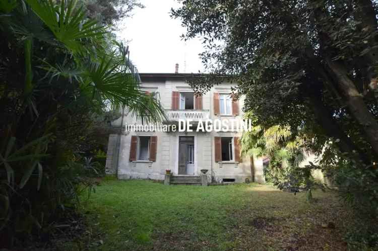 Villa in Via Dante Alighieri 17, Arona, 10 locali, 3 bagni, 240 m²