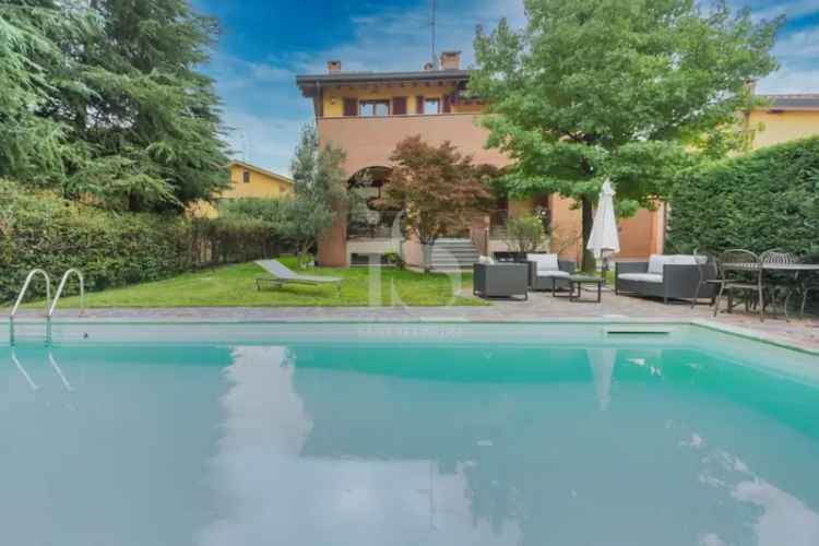 Villa in VIA I MAGGIO, Brugherio, 5 locali, 4 bagni, giardino privato