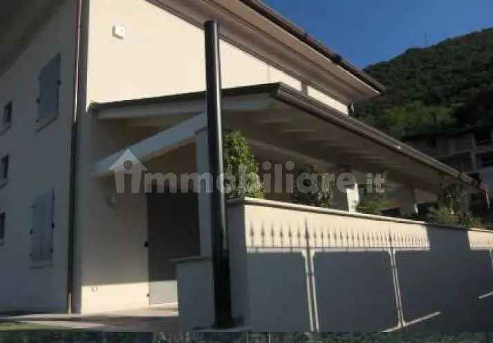 Villa all'asta via Madre Teresa di Calcutta  7, Concesio