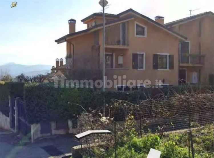 Villa all'asta Contrada Pennini 83100, Avellino