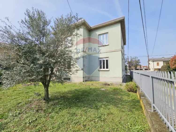 Villa in VIA XXIV MAGGIO, Lonate Pozzolo, 10 locali, 2 bagni, con box