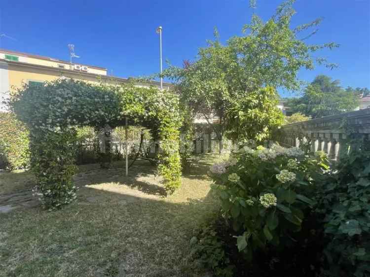 Villa unifamiliare piazza Vittorio Veneto, Cantagrillo Casalguidi, Serravalle Pistoiese