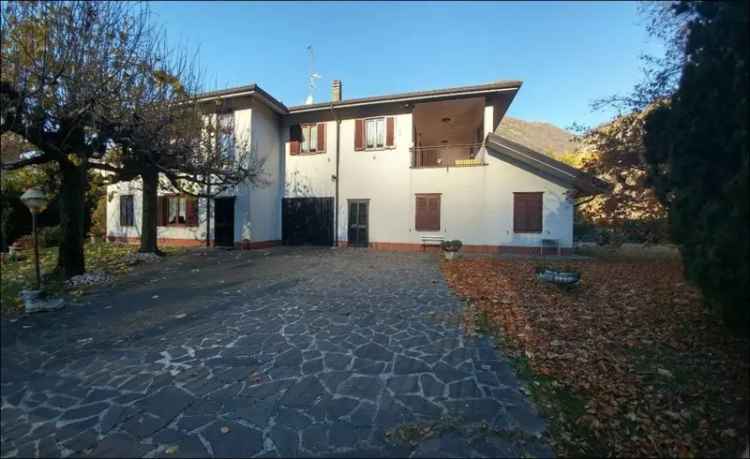 Villa singola in VIA PASUBIO, Canzo, 15 locali, 3 bagni, 570 m²