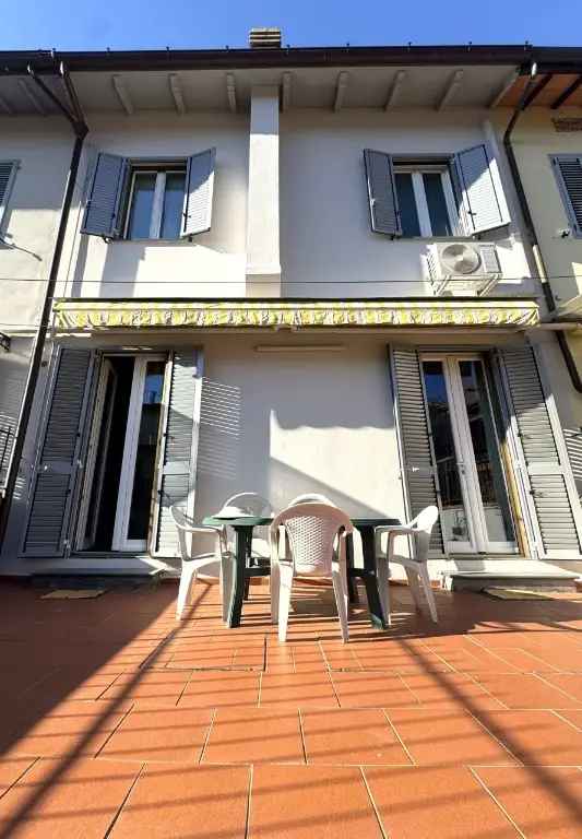 Villa singola in Via del Palco, Prato, 6 locali, 2 bagni, 200 m²