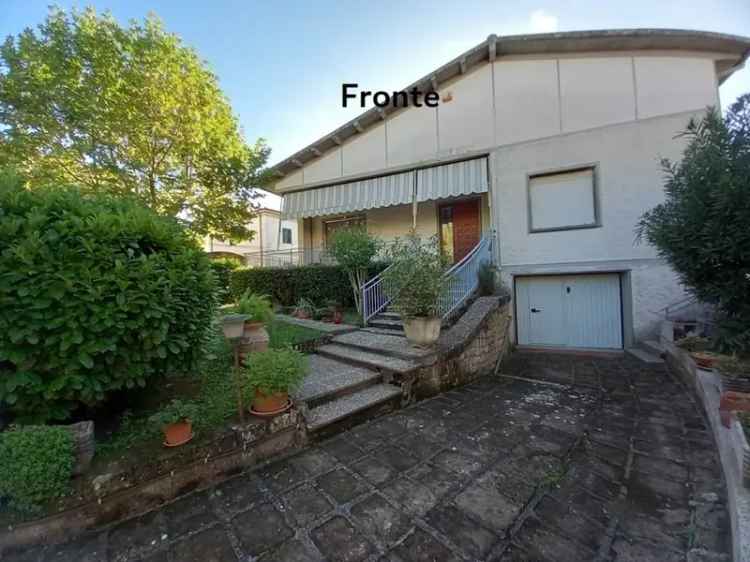 Villa in Via Libertà, Roccastrada, 6 locali, 2 bagni, giardino privato