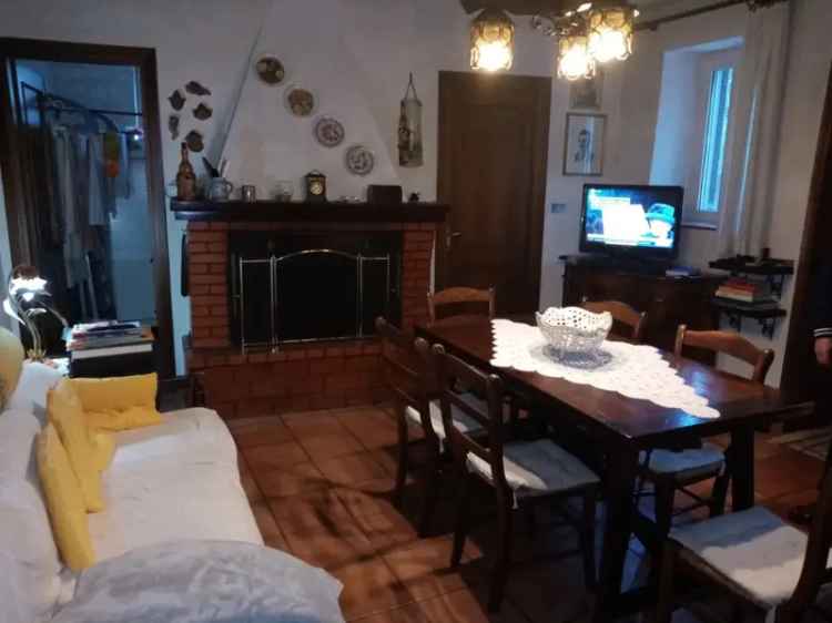 Villa singola in Via Umberto I 5, Terni, 4 locali, 1 bagno, garage