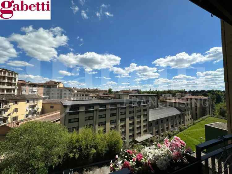 Appartamento piazza amendola, Fuori Porta Camollia, Siena