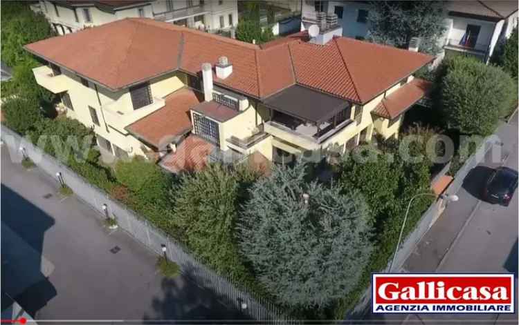 Villa in Piazza Martiri della Libertà 26, Chiari, 12 locali, 6 bagni