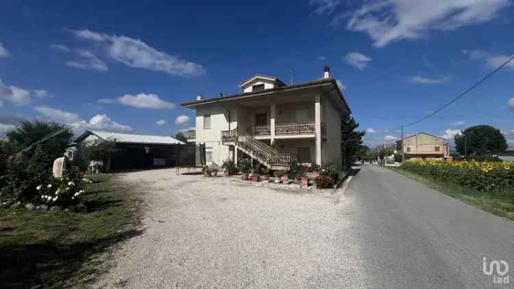 Vendita casa 18 locali di 300 m² in Montegiorgio (63833) - 122756 - iad