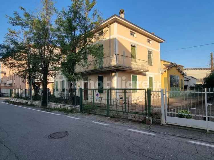 Villa unifamiliare Strada Bassa dei Folli 160, Botteghino - Pilastrello, Parma