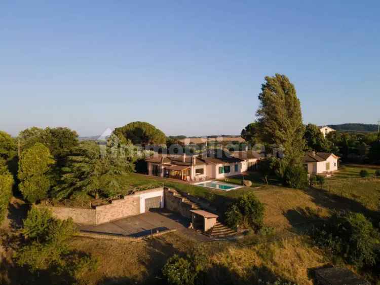 Villa bifamiliare via di Monte Topino, Sutri