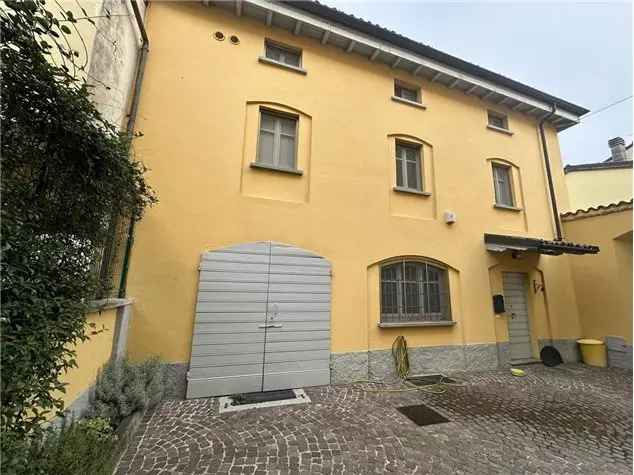 Casa Indipendente in Pozzobonello, 29, Stradella (PV)