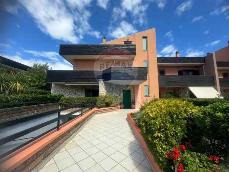 Villa a schiera in Viale Cappuccini, Lanciano, 8 locali, 4 bagni